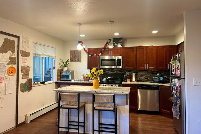 kitchen - Apartment 6, 811 Marine Street