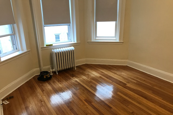 hubrealtyproperties.com - Generous sized studio, walking distance to top universities, don't wait Apartments