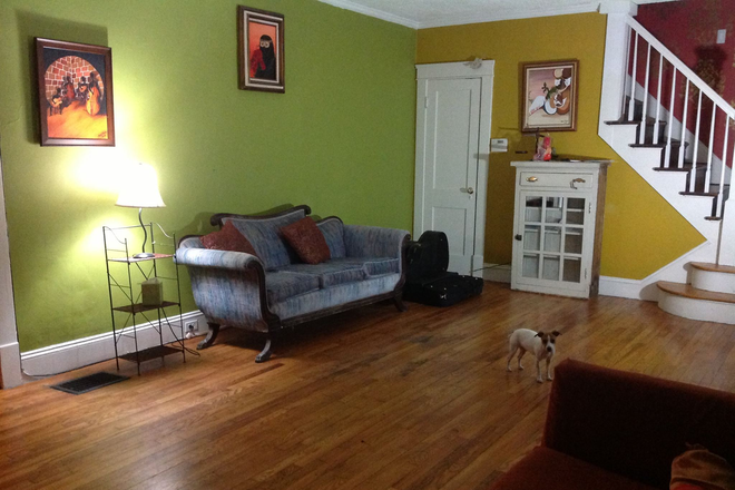 Livingroom - Great home with artist vibe