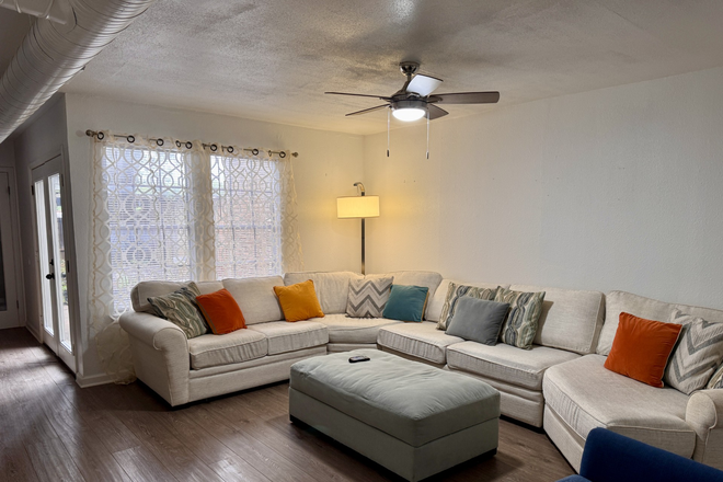 Livingroom with Full Size Pull-Out Sofa - Fully Furnished Townhome Near UTD, SMU, Medical District & Downtown Dallas