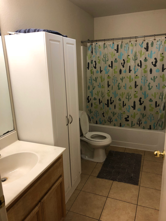 upstairs bathroom - All UCM students Master Brm Double Occupancy at $425 each - Total $850 House