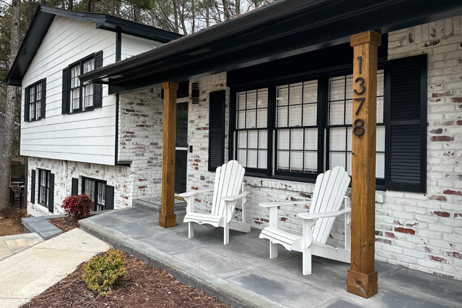 Front Patio - 2 Roommate House: Private Bedroom + Private Office + Private Bathroom + Furnished + Parking