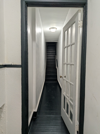 Entrance corridor - LUXE *Furnished* Student Housing Pod... Close to University! Apartments