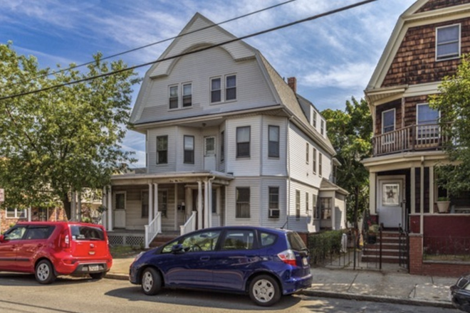 Front - RARE 4 BED 2.5 BATH NEAR TUFTS UNIVERSITY