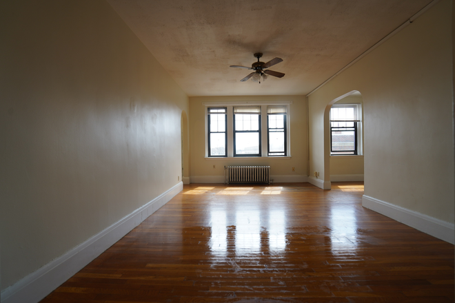 1 - Fantastic Studio & 1 beds, H/HW inc. Easy Orange Line, No Broker Fee!