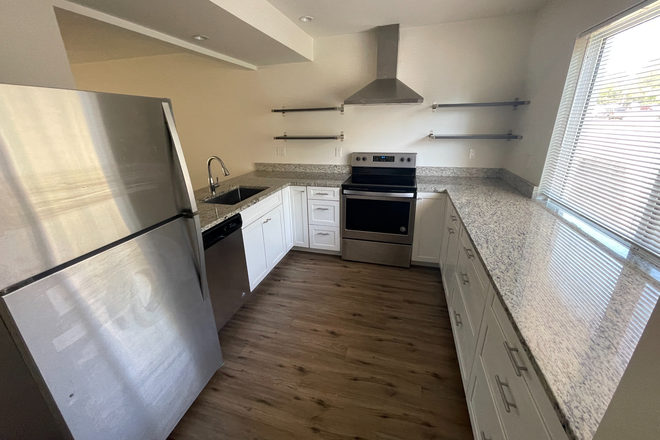 3 - AVAILABLE 6/5: 1610 Garfield Ave #1 Apartments