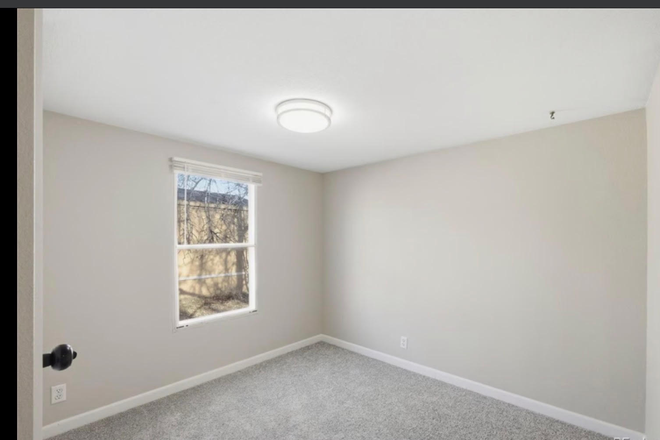 Bedroom - Modern single wide 20 minutes from campus.