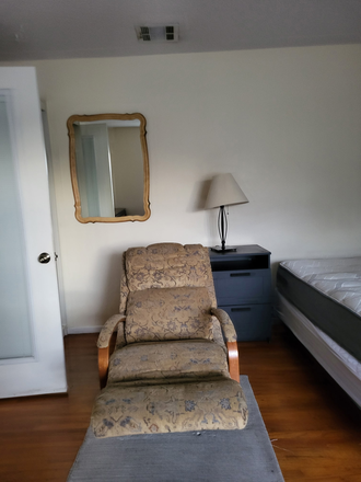 Bedroom $850 - TWO PRIVATE FURNISHED BEDROOMS W/SHARED BATH AVAILABLE WALKING DISTANCE TO UCR House