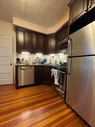 . - Large 3 bed for August with 2.5 bathrooms!