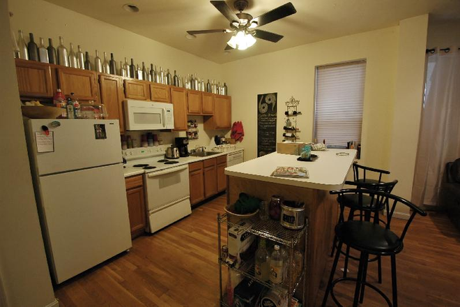 Kitchen - Beautiful, Spacious 3 Bed 2 BA on Gainsborough St Avail 9/1/26 Apartments