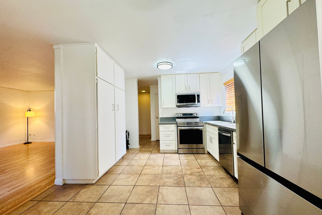 - Available Now! Spacious 2BD/2BA Condo in Prime Del Cerro Location near SDSU!