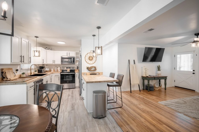 Kitchen - Master Suite 10 minutes from Downtown Charleston House