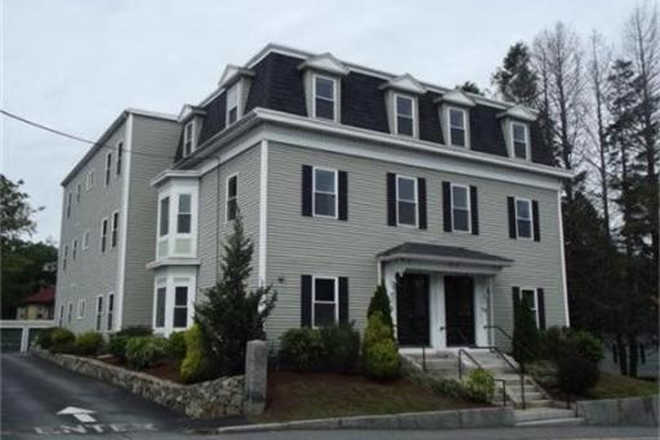 Building - $850 - One bedroom fully furnished available June 1st, 2026 (walking distance to UML Campus) Condo