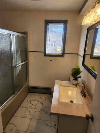 2nd floor bathroom - 44 Nellie Street Duplex