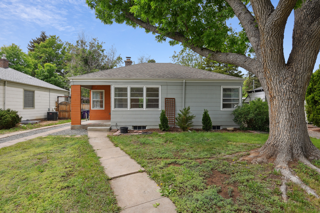 Front - Single family 3 br 2 ba house eat in kitchen yard