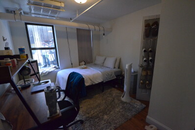 Bedroom - Room Rental one room in 2 beds in Burbank st walk to Campus No FEE Apartments