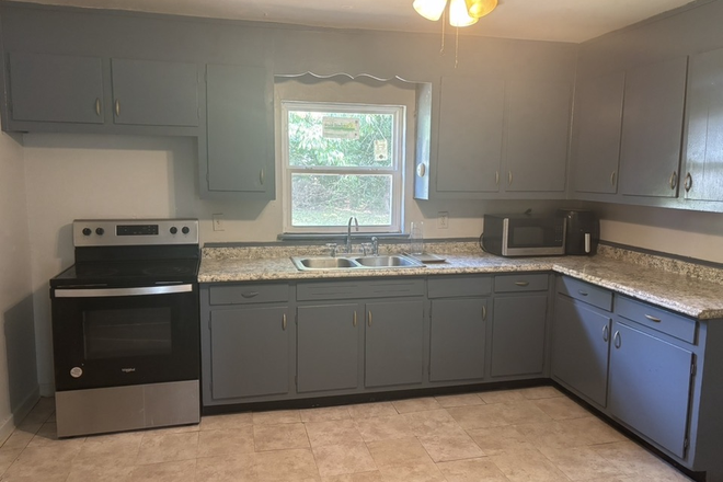 Kitchen - Cute Bungalow to Make Your Own