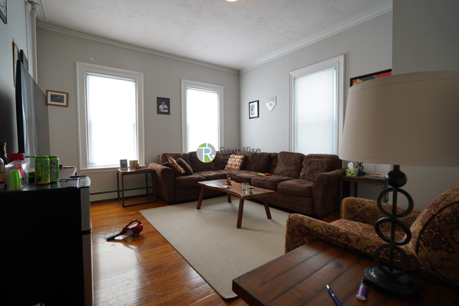 1 - SEPT 2026 | Brighton 4 Bed, 2 Bath Townhouse | Cats Welcome! | No Broker Fees!