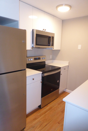 Hub Realty - Newly renovated 1 bedroom with spacious layout and A/C