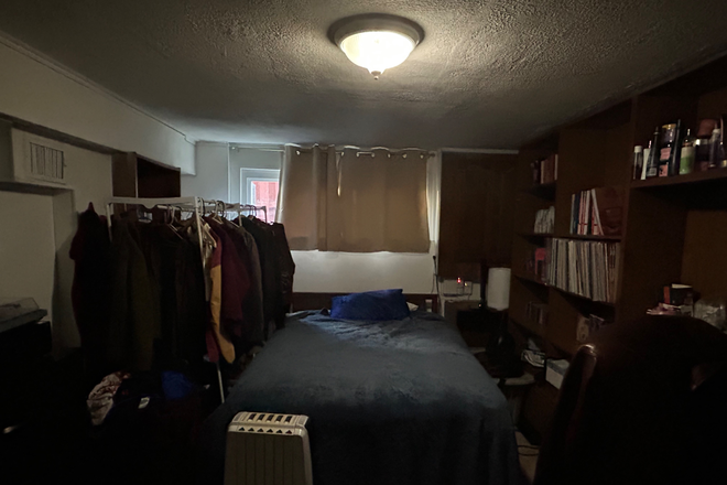 Different angle of the Room - Queen sized room in basement