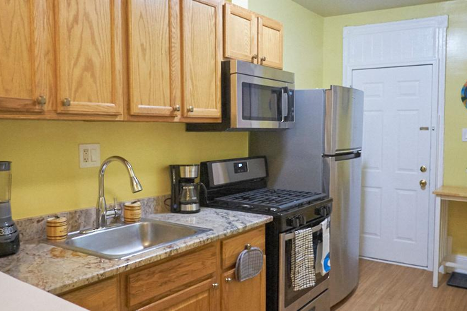 kitchen - 528 Hobart ST. N.W. Apartments