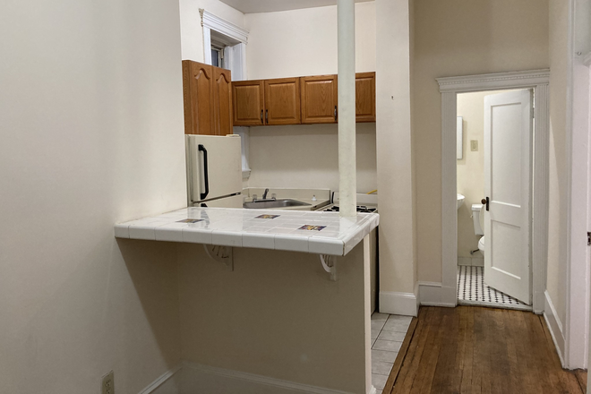 living - Great 2 separate rooms next to Campus renovated 9/1No Fee Apartments