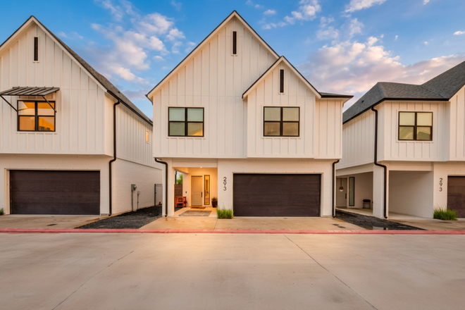 Front of home. - Estates Home