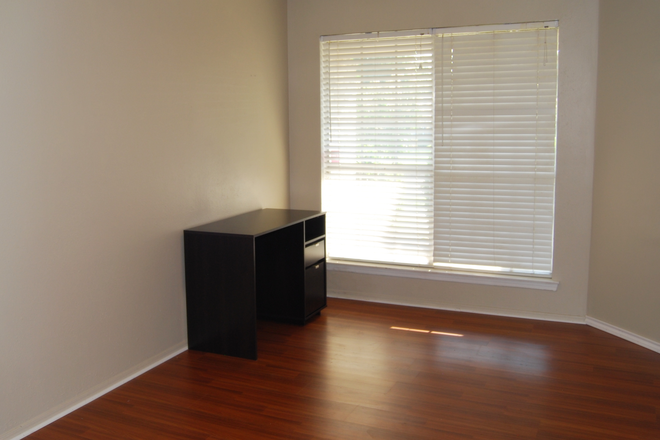 Bedroom - Private Rooms – Clean | Safe | Student-friendly | All Bills Paid House