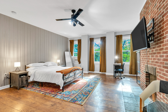 Bedroom - All utilities included! Hopkin's Hideaway 3 - close to Fells Point & Inner Harbor Triplex