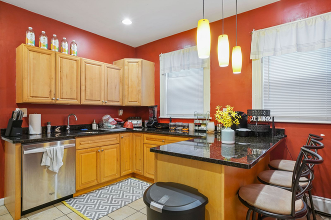 Call NOW for showings! 617-236-8550 - CALUMET ST - *NO FEE* GREAT PRICE ON THE HILL! 3BR/1BA W/ IN UNIT LNDRY, RNTL PRKNG *AVAIL 9/1/2026* Apartments