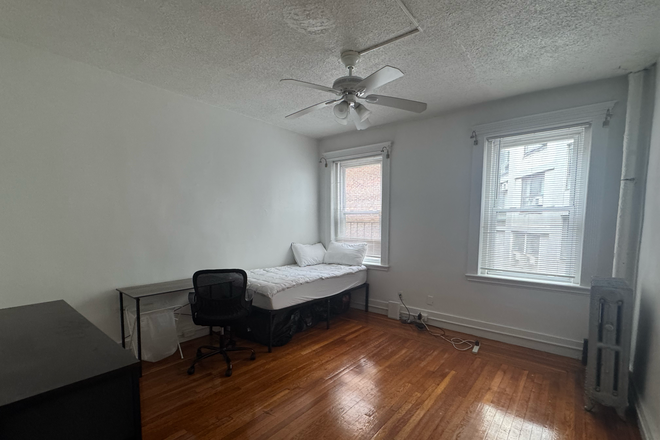 Bedroom - Summer sublet private bedroom near NEU (1F roommate)