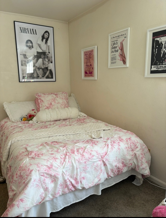 bedroom - 1 bedroom and bathroom in a 4 bedroom/4 bath unit