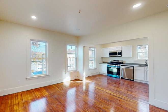 736 Main - 3 bedroom apartment with 2 full baths for Rent