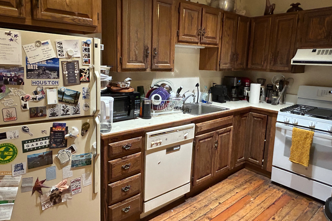 Kitchen - Unfurnished Room in Townhouse by Campus