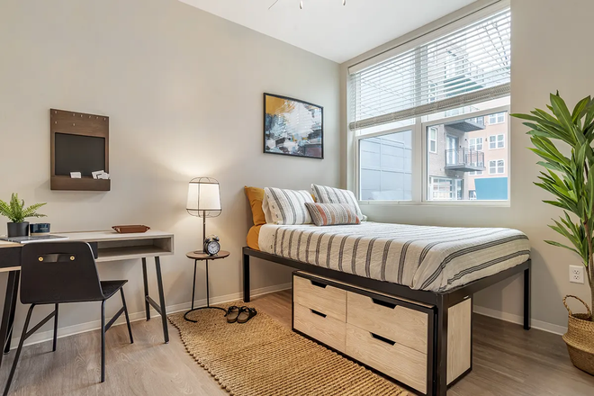Private Bedroom - Private room and bath sublease at Uncommon Auburn in 5x5 apartment.