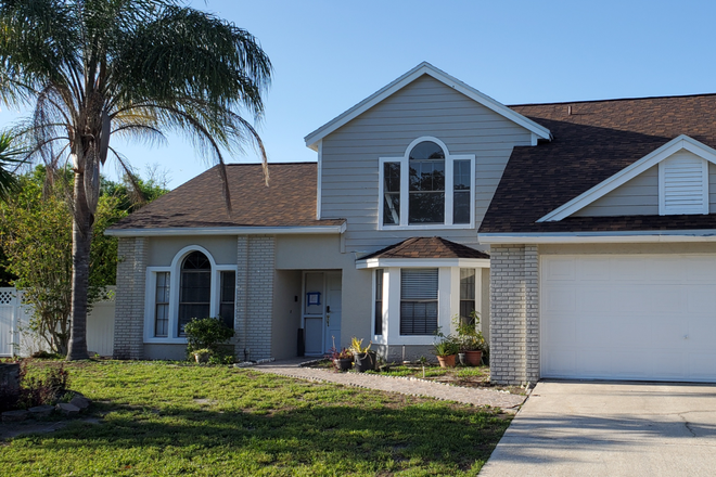 Front - Great location! Nearby to UCF House
