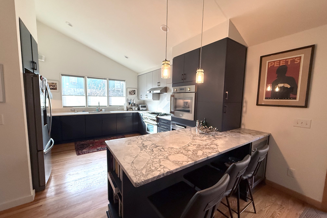 Kitchen and peninsula - Short-term furnished rental/sublet in City of Decatur House