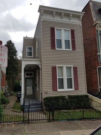 Front of Home - Spacious 5BA / 2BA exceptional home minutes to Main Campus, Med School, Nursing and Pharmacy Schools