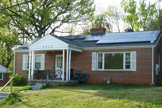 front of house - Room for rent in Student house, summer sublet possible