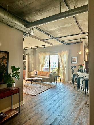 Main corridor - Luxury 2 Bed 2.5 Bath Condo in the heart of MUSC
