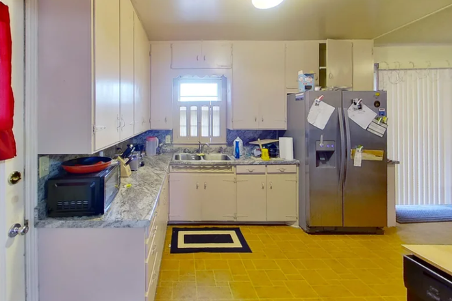 12 - 812 W Bennett (4Bed-2Bath) JUNE $1900