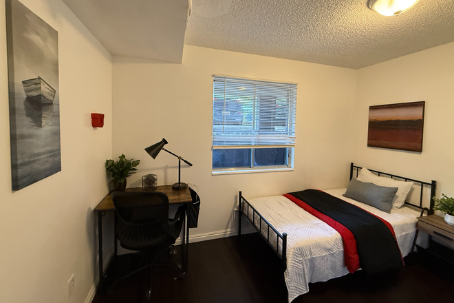 Budget room 11x8 , include bed, desk, chair, lamp, nightstand, and can switch out to full size bed if preferred - Small Budget Guy Room 3 blocks from U of U campus Apartments