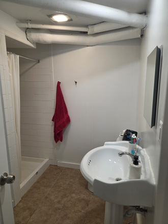 Bathroom - DeSoto Apartments, 1 Room Summer Sublet