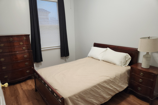 Bedroom with funiture - Convenient, low-key 3bd/2.5ba townhouse near downtown & JHU campuses, ideal for grad students/staff