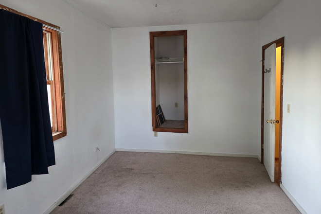bedroom - Room available in old north end Duplex