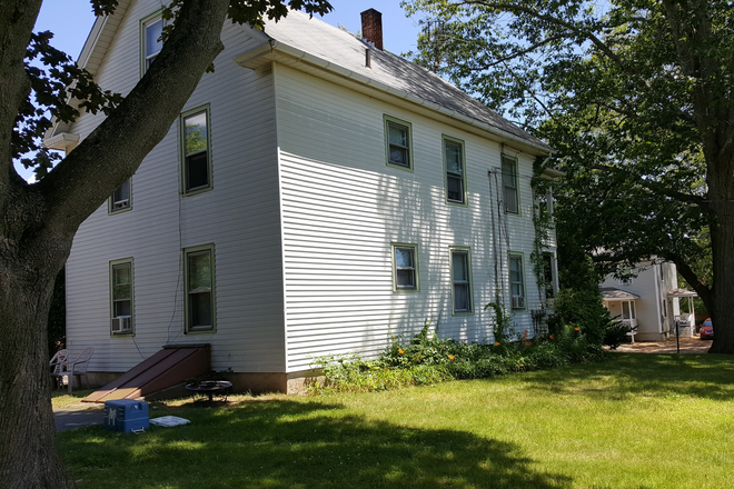 outside - Walking distance to bus stop and 15 minutes' drive to UConn, $567 per room