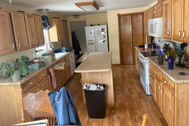 Kitchen - Clean, quiet, house Close to Medary