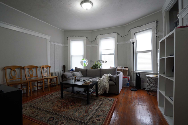 1 - Sept 2026-Gorgeous 3 bed 2 bath, Student OK! No Broker Fee