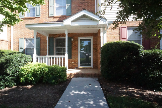 Front - 4 Bed / 3 Bath. Pet Friendly. Reserved Parking. Master on Main.
