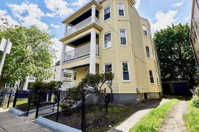 Outside Street View & Yard - Outdoor Space and 2 Bedrooms in Beautiful Third Floor Condo Near HBS - Available 8/1